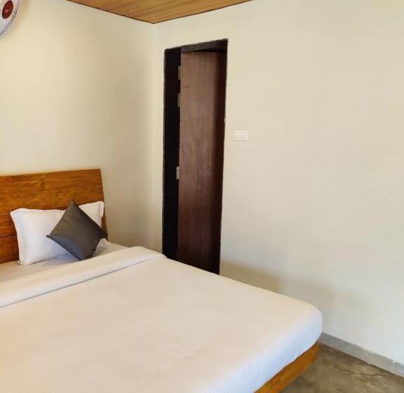 Shrubbery Palms Resort