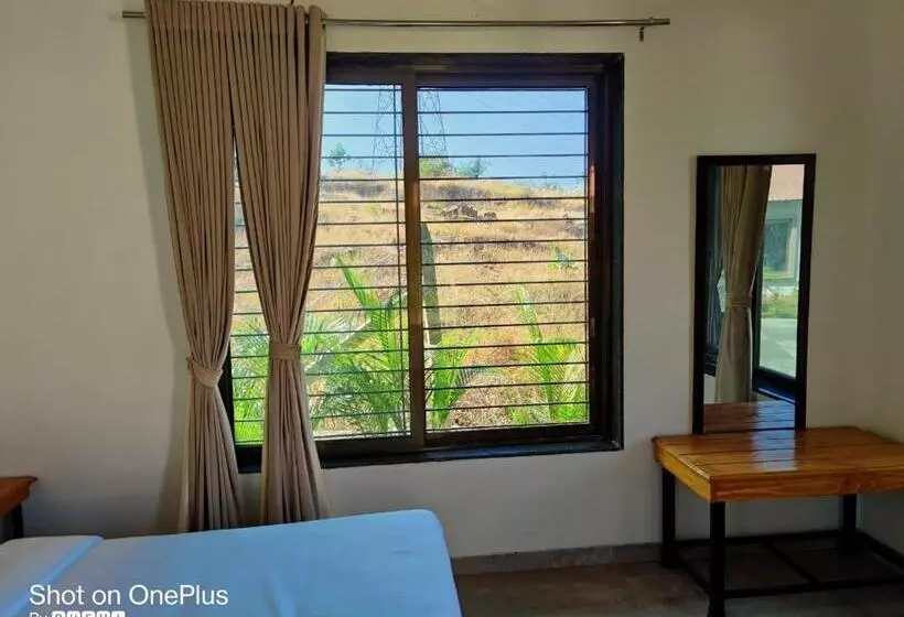 Shrubbery Palms Resort