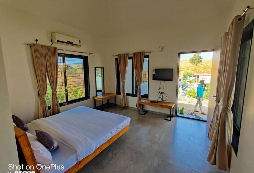 Shrubbery Palms Resort