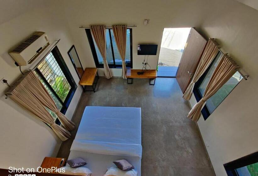 Shrubbery Palms Resort