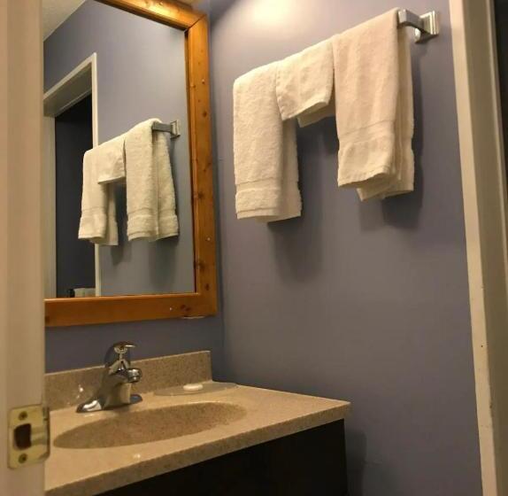 The Little Chalet Motel