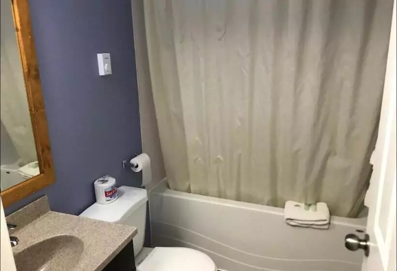 The Little Chalet Motel