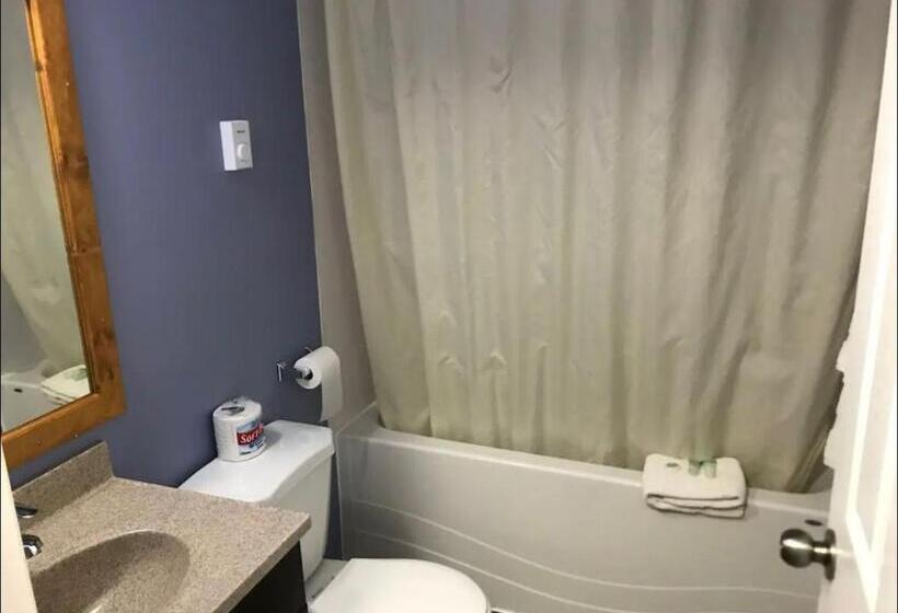 The Little Chalet Motel