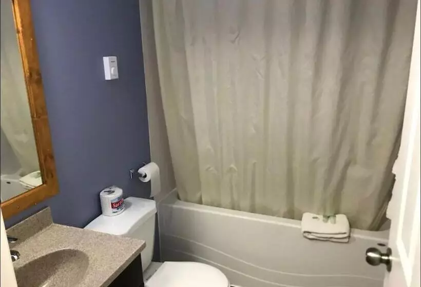 The Little Chalet Motel