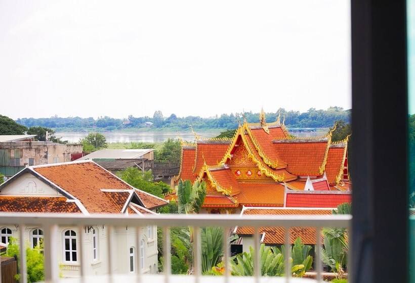 Champion Hotel & Pub