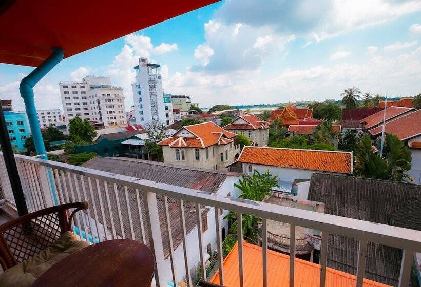 Champion Hotel & Pub