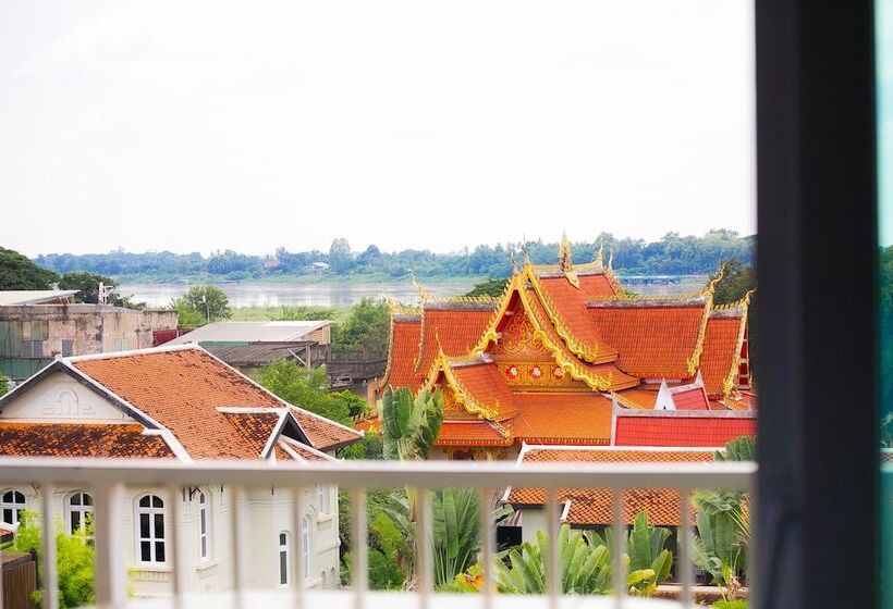 Champion Hotel & Pub