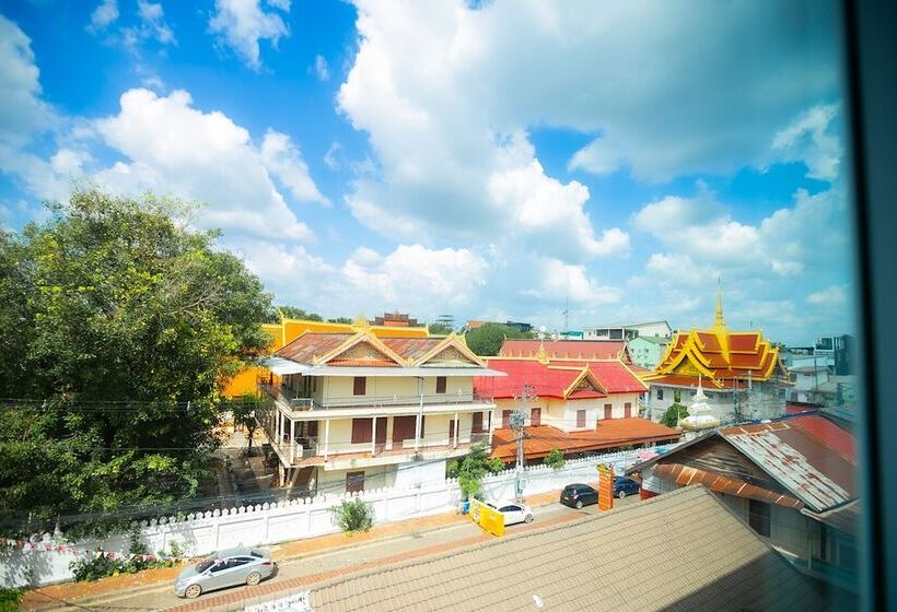 Champion Hotel & Pub