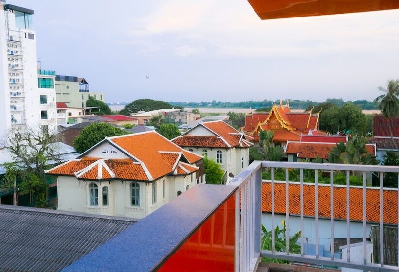 Champion Hotel & Pub