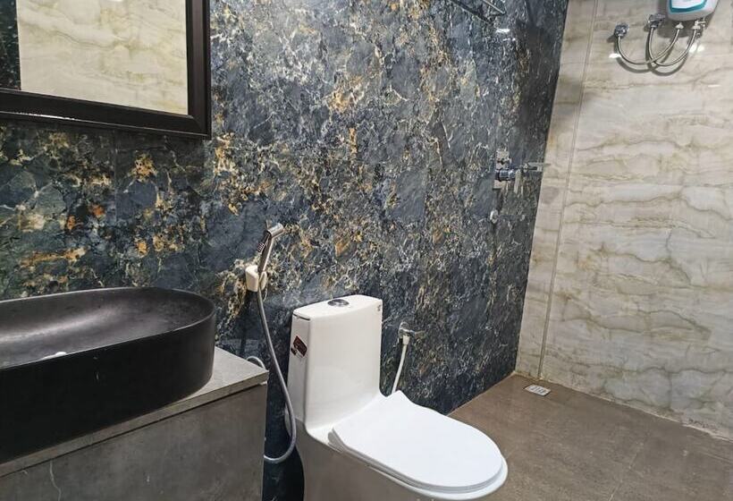 Отель Goroomgo Santosh Inn Puri