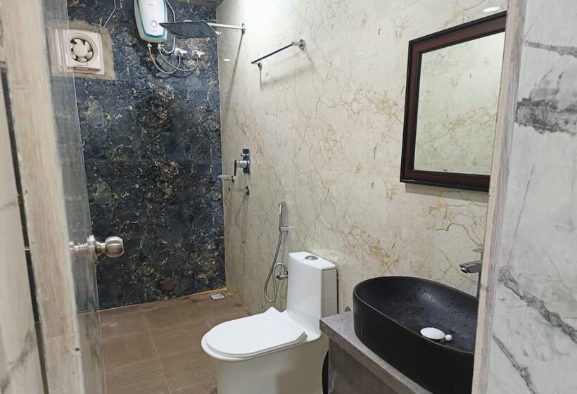 Отель Goroomgo Santosh Inn Puri