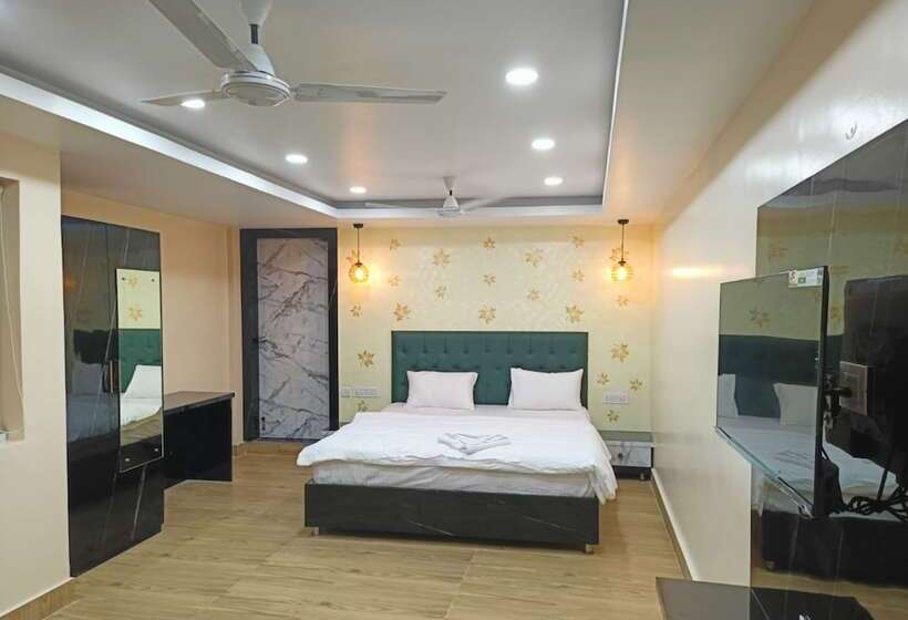 Отель Goroomgo Santosh Inn Puri