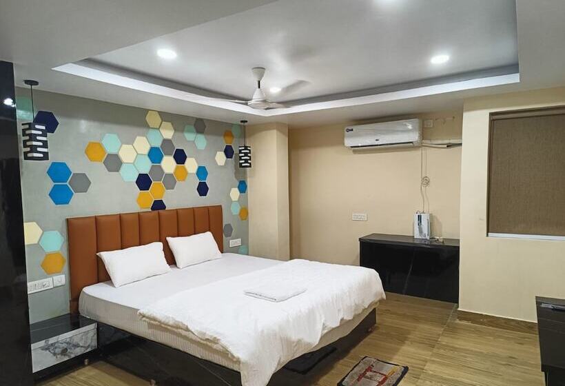 Отель Goroomgo Santosh Inn Puri