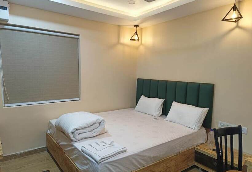 Отель Goroomgo Santosh Inn Puri