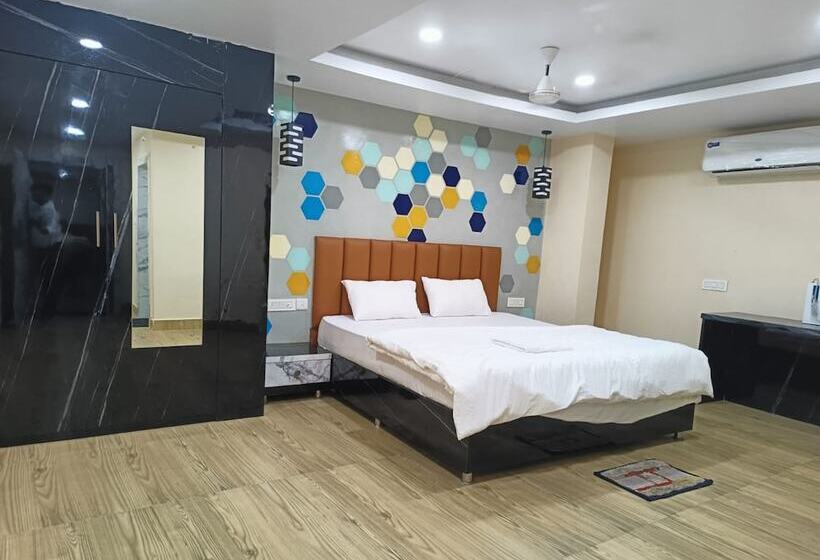 Отель Goroomgo Santosh Inn Puri