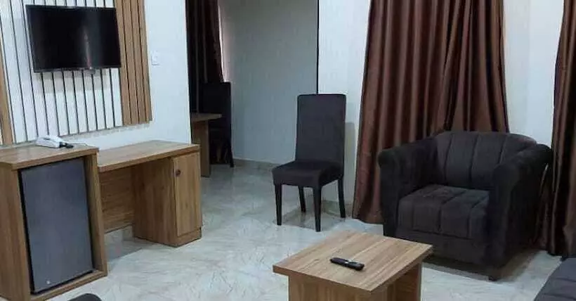 هتل Hassan Sunmonu Court