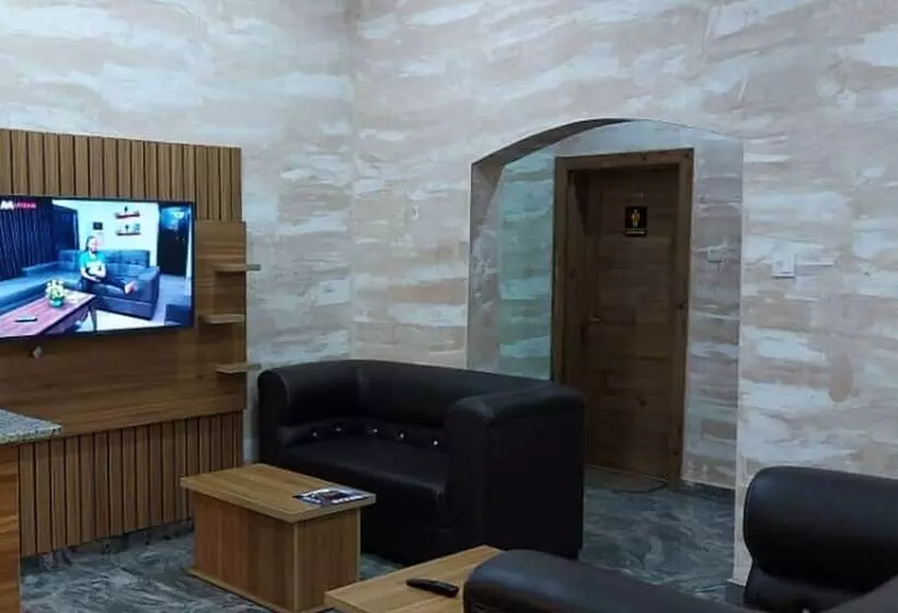 هتل Hassan Sunmonu Court