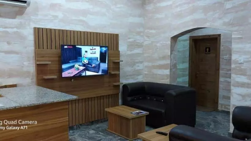 هتل Hassan Sunmonu Court