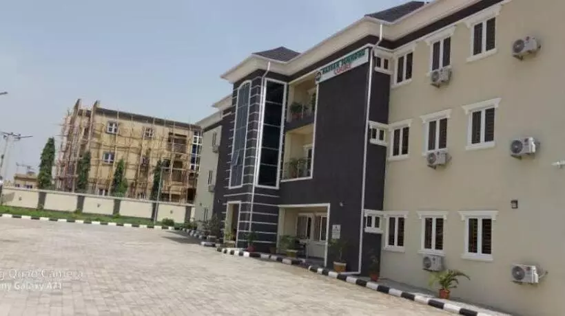هتل Hassan Sunmonu Court