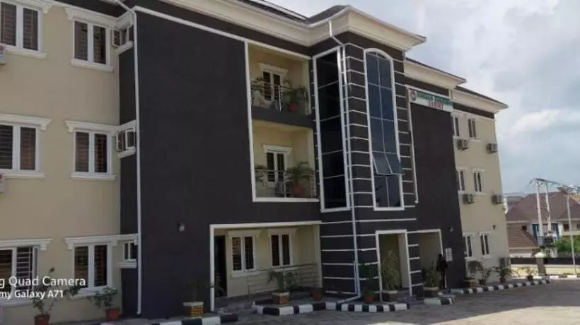 هتل Hassan Sunmonu Court
