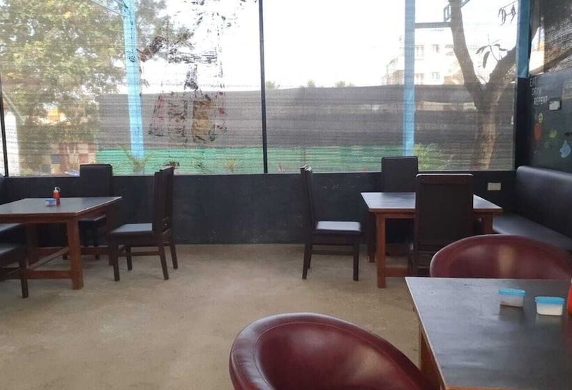 Hotel Iroomz Spot Valley