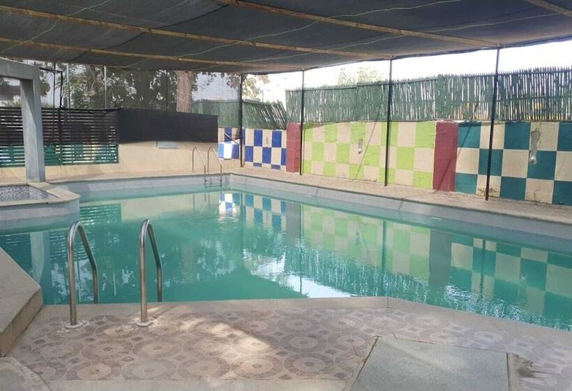 Hotel Iroomz Spot Valley