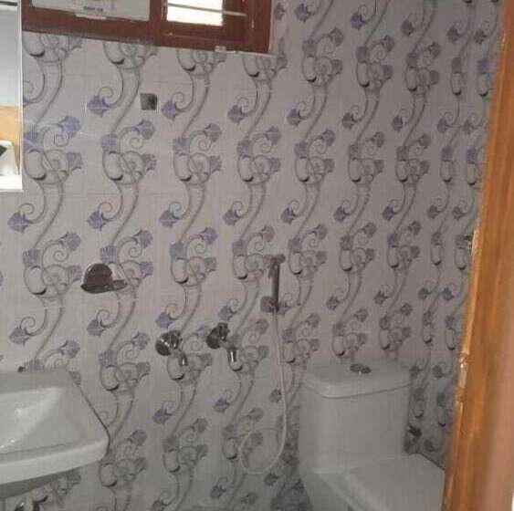 Hotel Iroomz Spot Valley