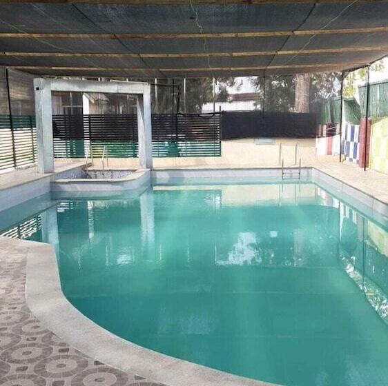 Hotel Iroomz Spot Valley