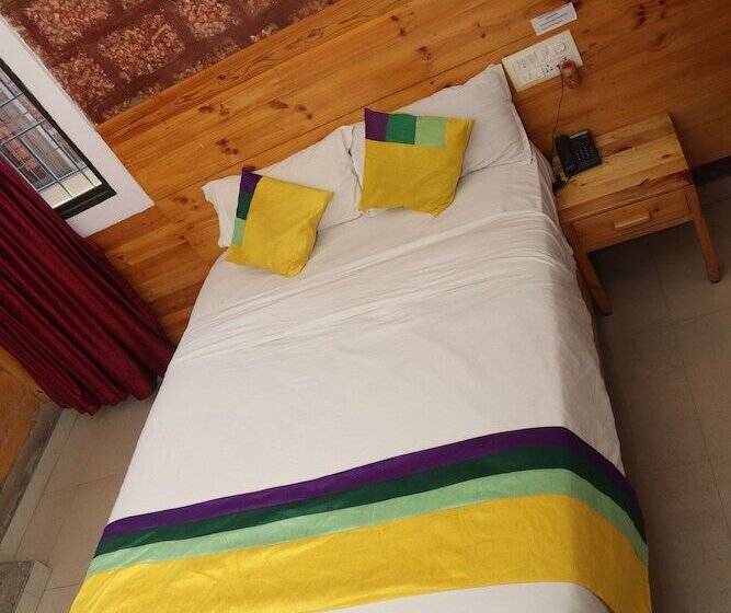 Hotel Iroomz Spot Valley