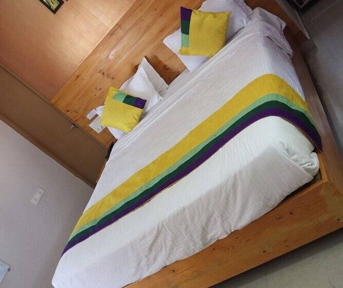 Hotel Iroomz Spot Valley