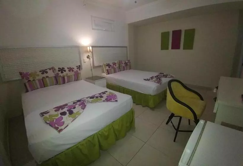 ホテル & Restaurante Flamboyan Higuey