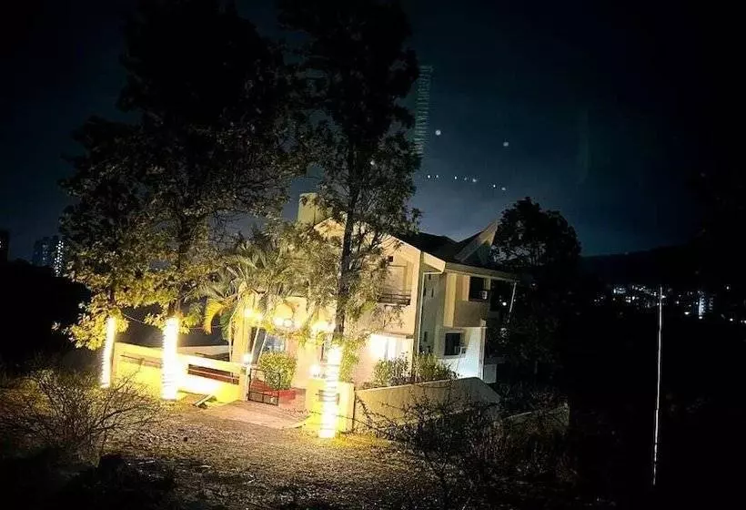 ホテル Serene Lake Castle