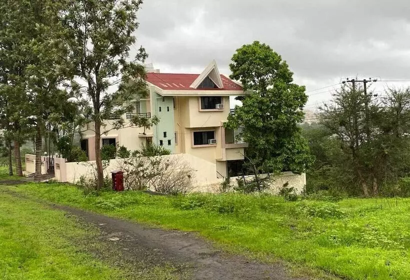 ホテル Serene Lake Castle