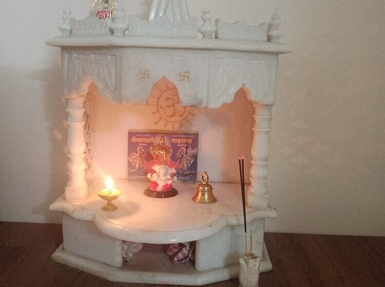 Отель Serene Lake Castle