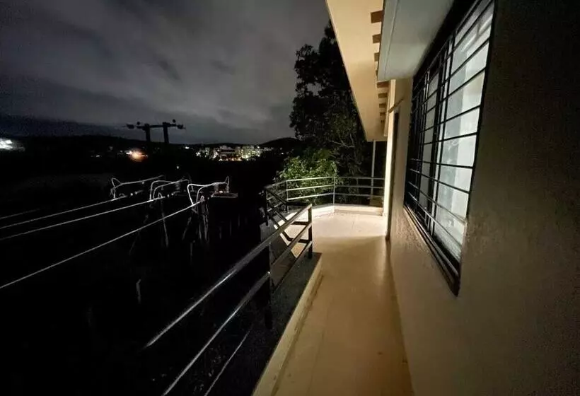 ホテル Serene Lake Castle