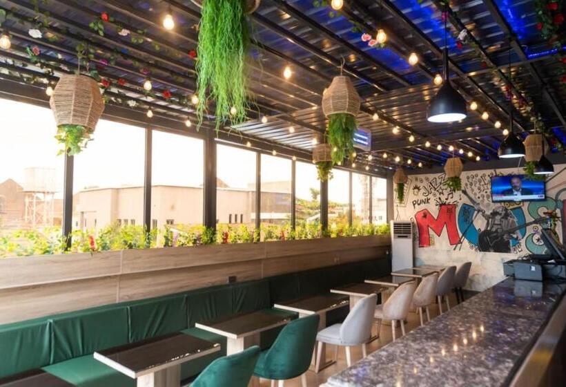 هتل The Grosvenor Suites Gwarinpa Abuja