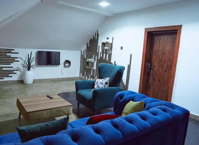 هتل The Grosvenor Suites Gwarinpa Abuja