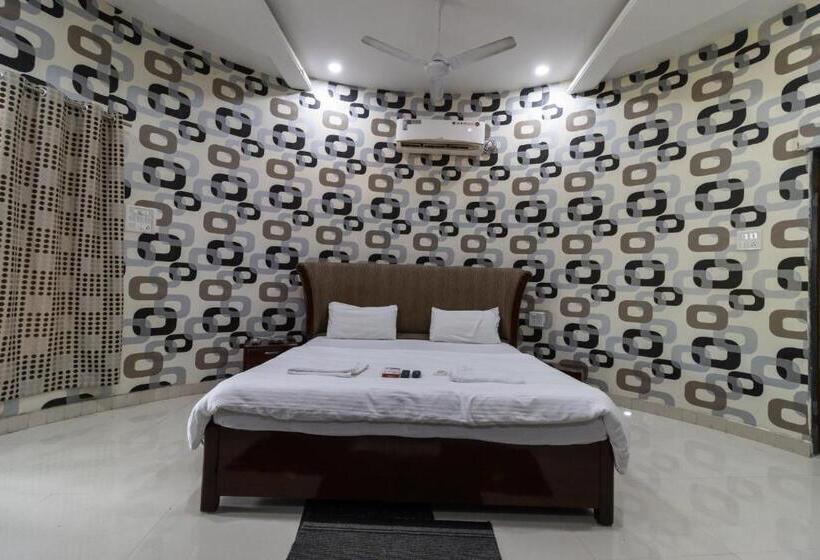 Отель Vrindavan Gopala Resort