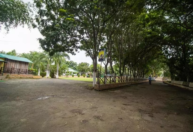 ホテル Vrindavan Gopala Resort
