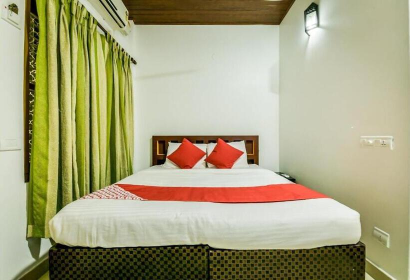 Oyo Flagship 19587 Hotel Gago