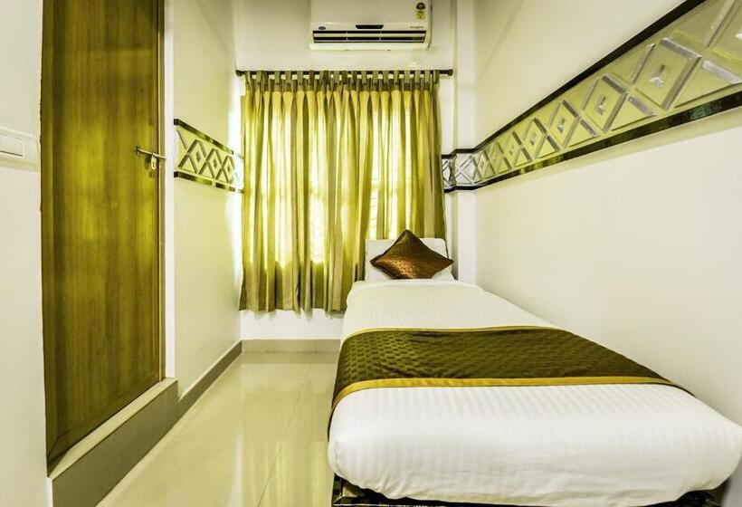 Oyo Flagship 19587 Hotel Gago