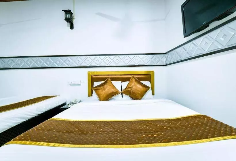 Oyo Flagship 19587 Hotel Gago