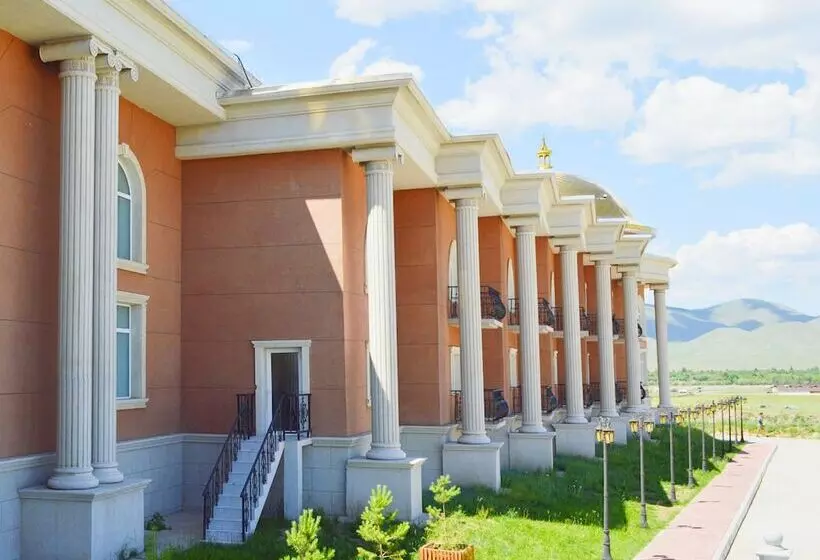 Bayangol Hotel & Resort