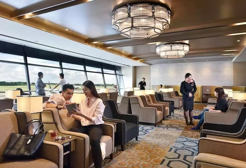 هتل Plaza Premium Lounge    Singapore T1   Hostel