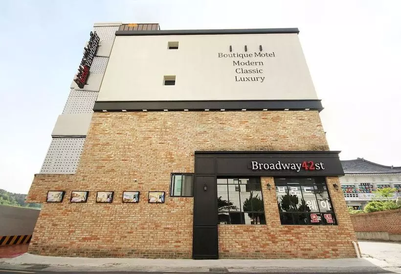 مُتل Jinju Broadway 42nd Street