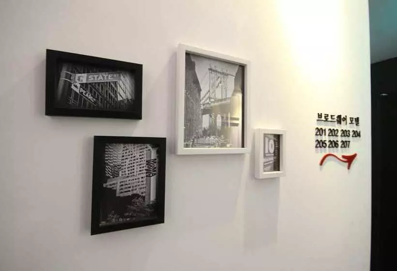 مُتل Jinju Broadway 42nd Street