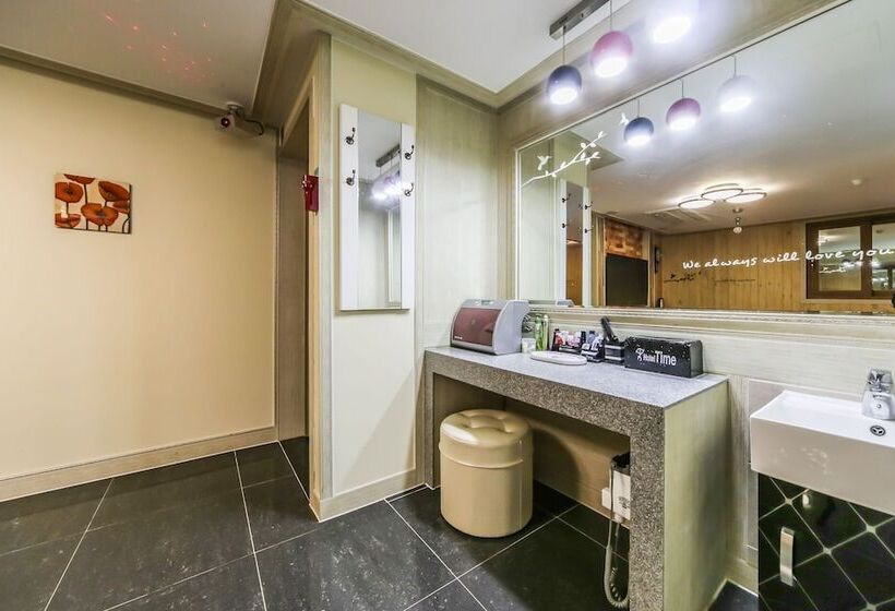 모텔 Ulsan Junggu Time