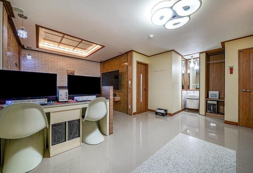 모텔 Ulsan Junggu Time