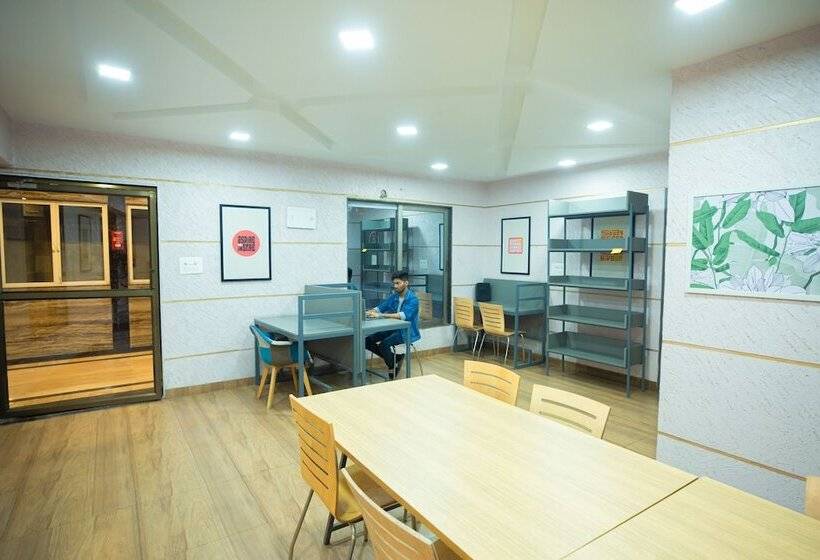 Retkeilymaja Covie Kharghar 200