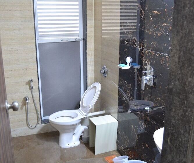 Retkeilymaja Covie Kharghar 200